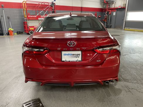 Used 2022 Toyota Camry SE FWD image 9