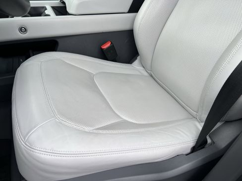 Used 2025 Land Rover Defender 110 S image 18