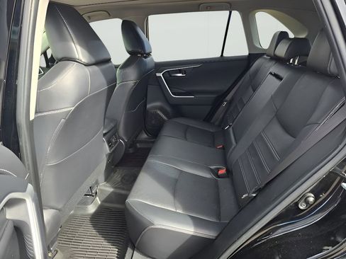 Used 2019 Toyota RAV4 Limited image 14