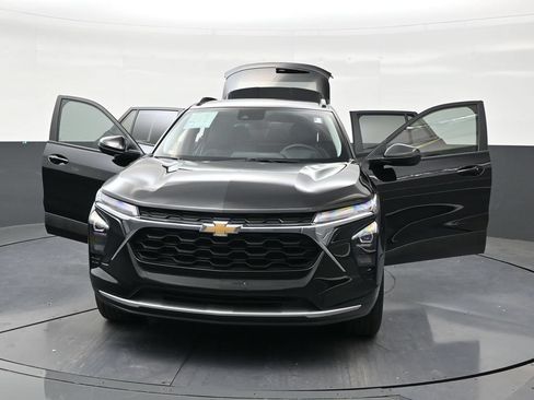 Used 2025 Chevrolet Trax LT w/ Driver Confidence Package FWD image 33