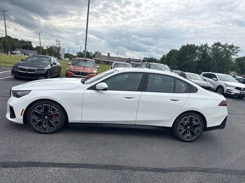 Used 2025 BMW i5 xDrive40 w/ M Sport Package AWD/4WD image 4