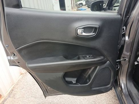 Used 2021 Jeep Compass Latitude FWD image 16