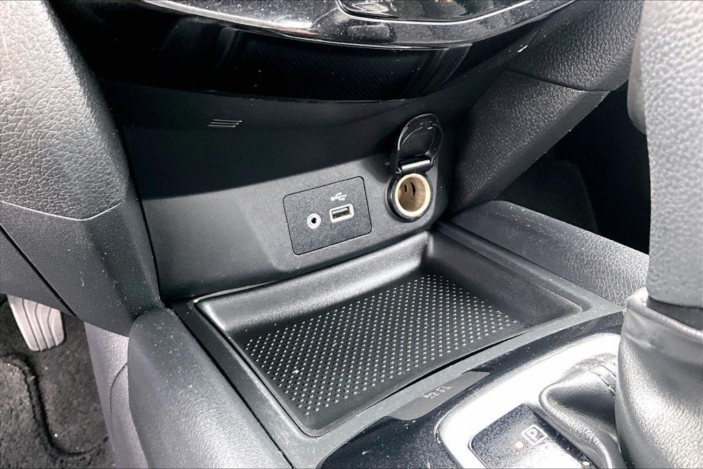 Used 2020 Nissan Rogue SV AWD/4WD image 16