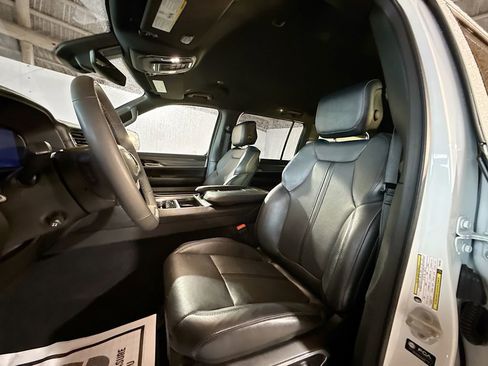 Used 2023 Jeep Wagoneer L Series II image 23