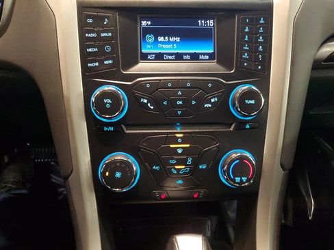 Used 2014 Ford Fusion SE w/ Equipment Group 202A image 18