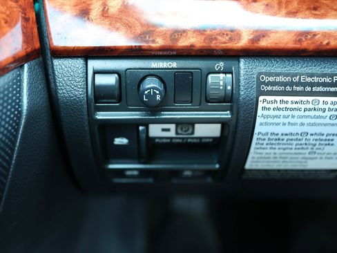 Used 2010 Subaru Legacy 2.5i Limited AWD/4WD image 30