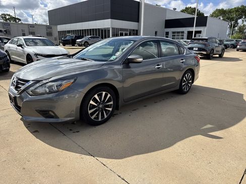 Used 2016 Nissan Altima 2.5 SL w/ 2.5 Technology w/LED Package image 2