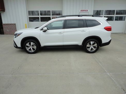 Used 2025 Subaru Ascent Premium image 1