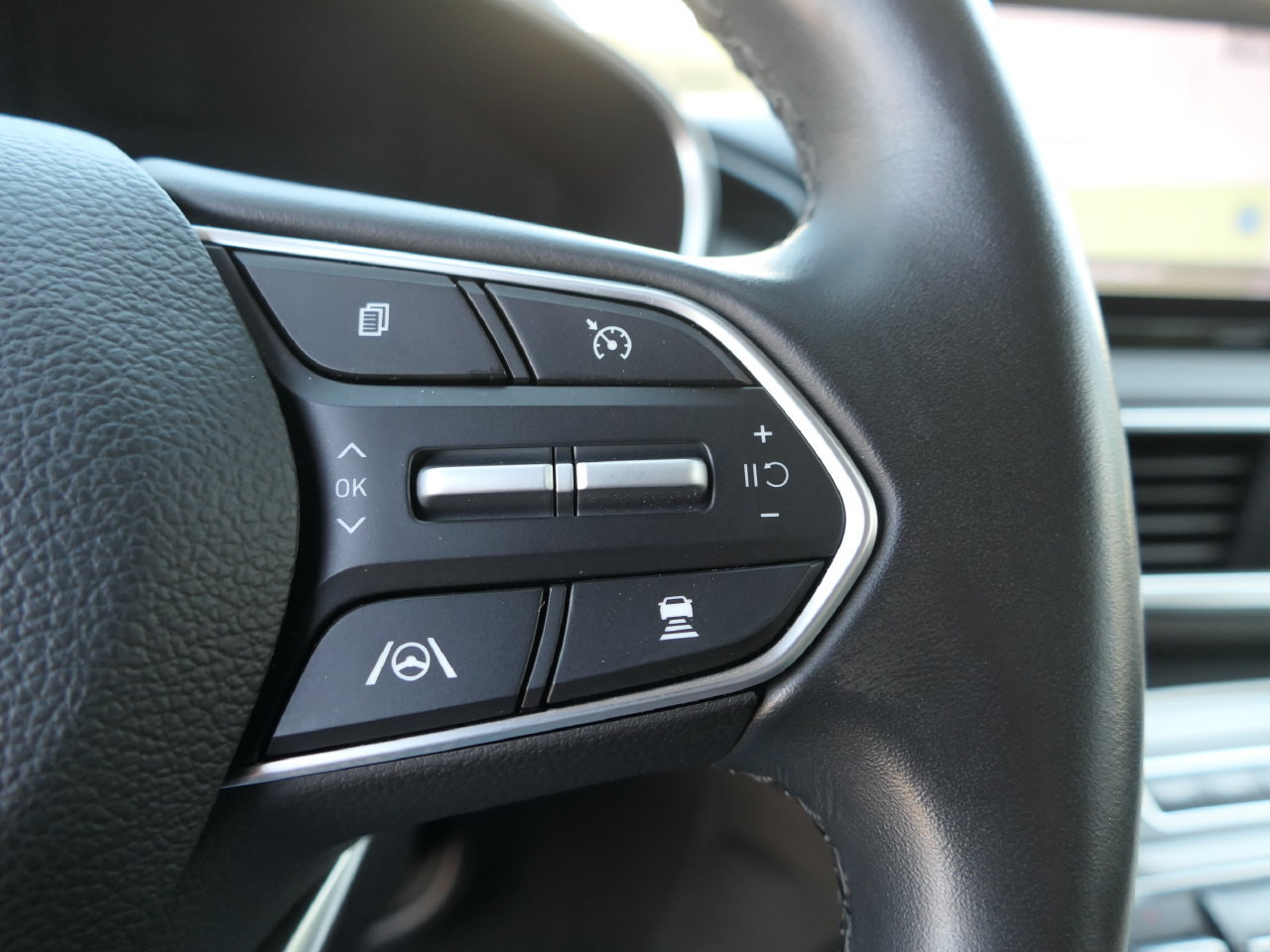 Used 2023 Hyundai Santa Fe SEL AWD/4WD image 13