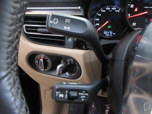 Used 2019 Porsche Macan AWD/4WD image 23