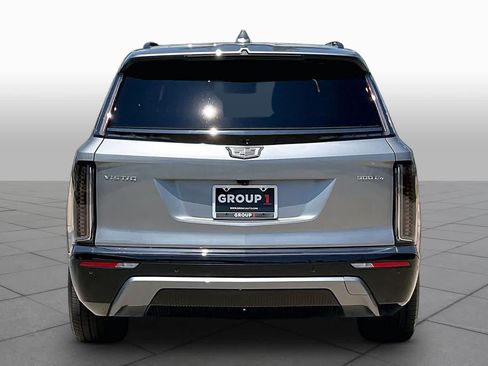 Used 2026 Cadillac Vistiq Sport w/ LPO, Floor Liner Package AWD/4WD image 4