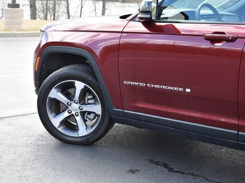 Used 2024 Jeep Grand Cherokee L Limited image 10