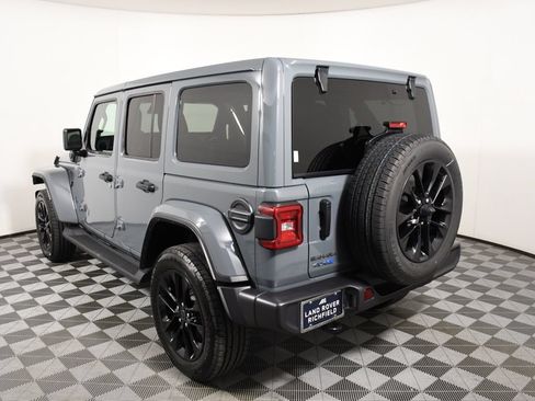 Used 2025 Jeep Wrangler Unlimited Sahara AWD/4WD image 4