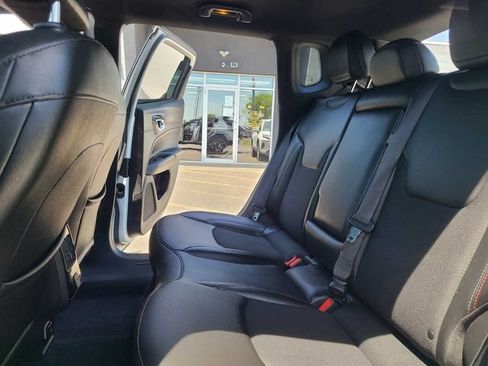 Used 2025 Jeep Compass Trailhawk AWD/4WD image 26