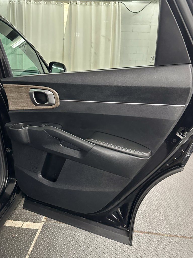 Used 2022 Kia Sorento S w/ Panoramic Sunroof Package AWD/4WD image 31