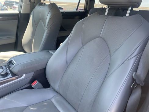 Used 2021 Toyota Highlander Limited AWD/4WD image 12