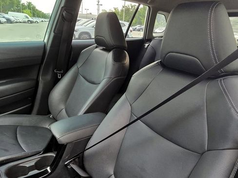 Used 2022 Toyota Corolla Cross XLE FWD image 23