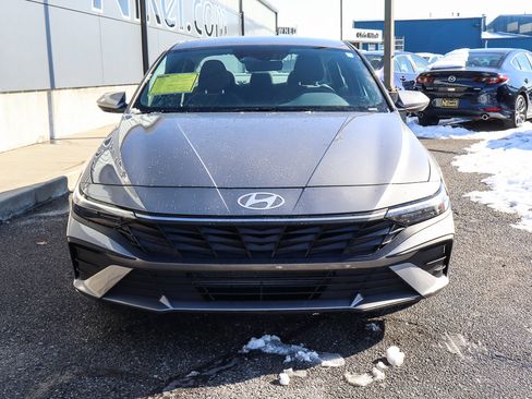 Used 2024 Hyundai Elantra SEL image 2