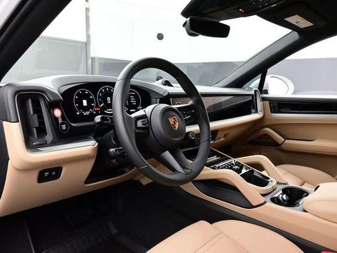 Certified 2026 Porsche Cayenne Coupe AWD/4WD image 4