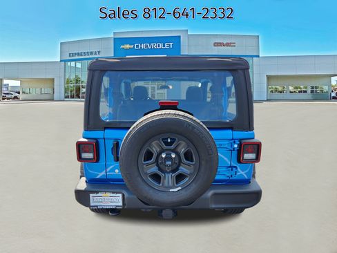 Used 2022 Jeep Wrangler Sport AWD/4WD image 6