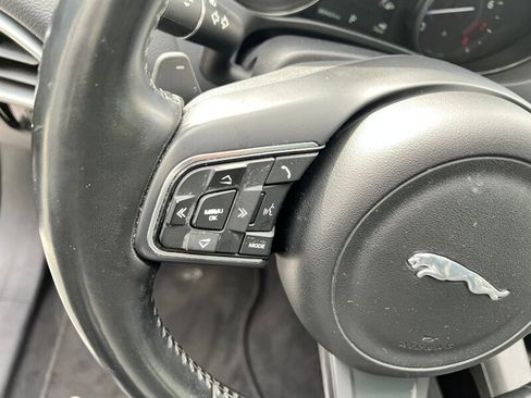 Used 2017 Jaguar F-PACE Prestige image 32