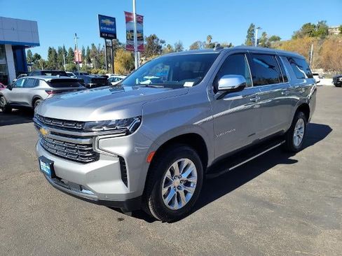 Used 2024 Chevrolet Suburban Premier RWD image 4