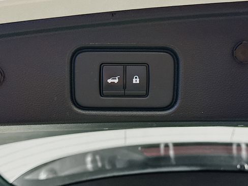 Used 2025 Nissan Pathfinder SV AWD/4WD image 30