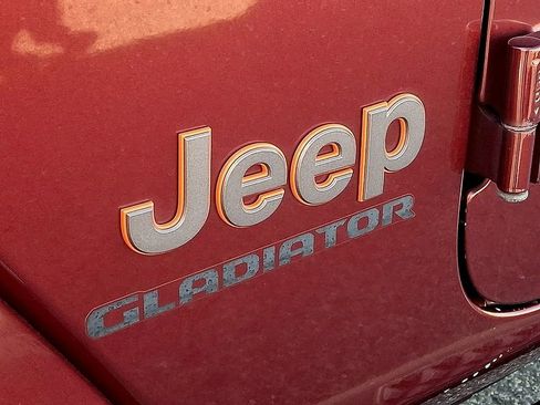 Used 2021 Jeep Gladiator Mojave AWD/4WD image 30