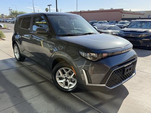 Used 2024 Kia Soul LX w/ Option Group 015 FWD image 6