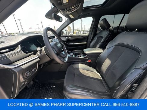 Used 2024 Jeep Grand Cherokee Altitude RWD image 17