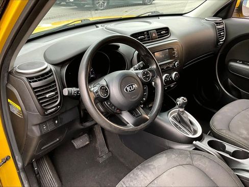 Used 2016 Kia Soul + image 13