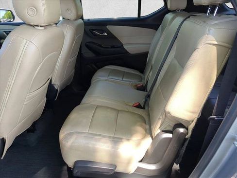 Used 2023 Chevrolet Traverse LS FWD image 18