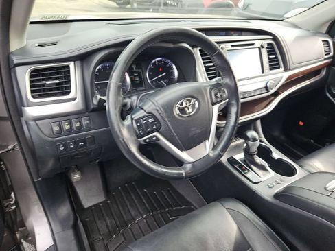Used 2014 Toyota Highlander Limited Platinum AWD/4WD image 13