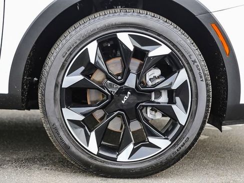 Certified 2024 Kia Sorento EX image 12