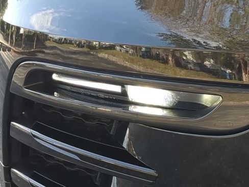 Certified 2025 Land Rover Range Rover Velar Dynamic SE image 11