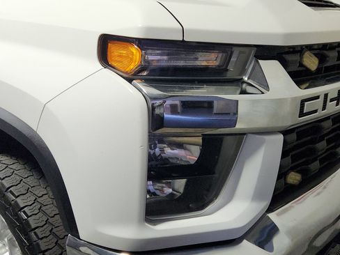 Used 2021 Chevrolet Silverado 2500 LT w/ Z71 Off-Road Package image 8