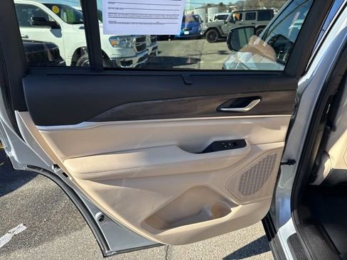 Certified 2023 Jeep Grand Cherokee L Limited w/ Luxury Tech Group II image 21