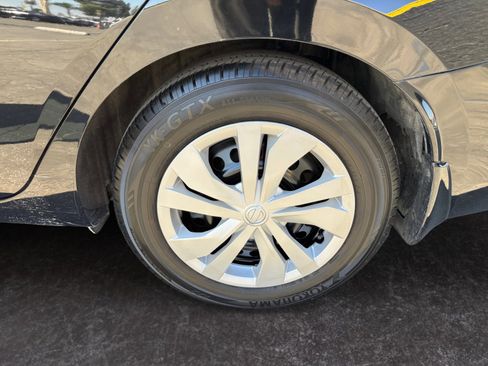 Used 2020 Nissan Versa S FWD image 14