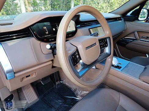Used 2024 Land Rover Range Rover SV image 42