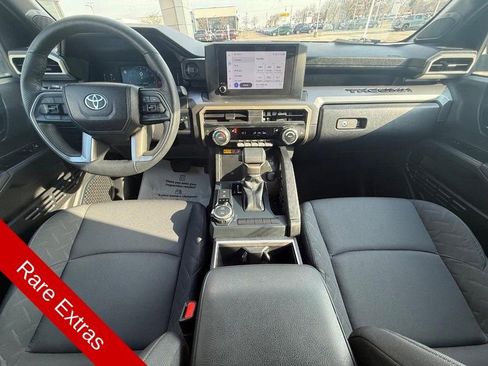 Used 2024 Toyota Tacoma SR5 AWD/4WD image 12