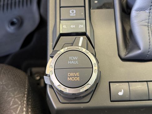 Used 2025 Toyota 4Runner SR5 AWD/4WD image 23