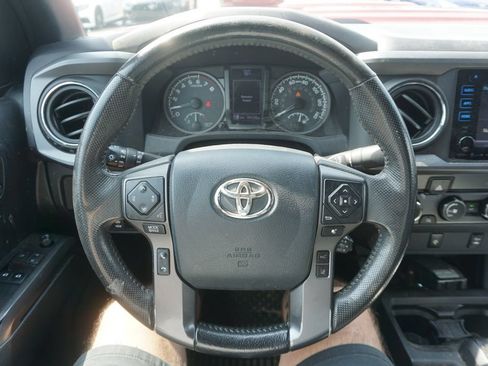 Used 2019 Toyota Tacoma TRD Sport AWD/4WD image 3