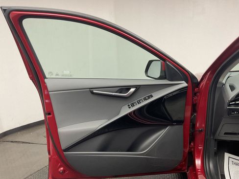 Used 2025 Kia Niro EX FWD image 9