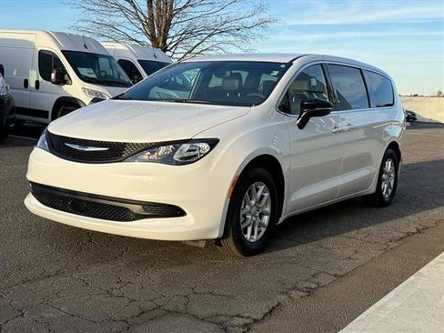 Certified 2025 Chrysler Voyager LX image 7