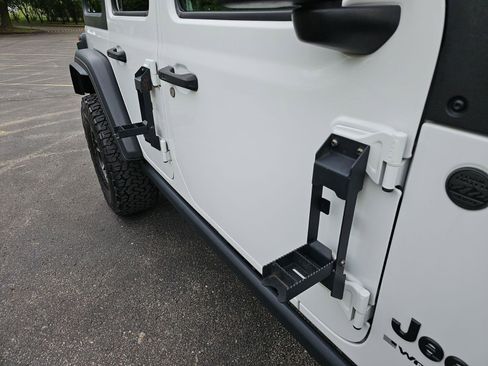 Used 2024 Jeep Wrangler Unlimited Sport AWD/4WD image 11