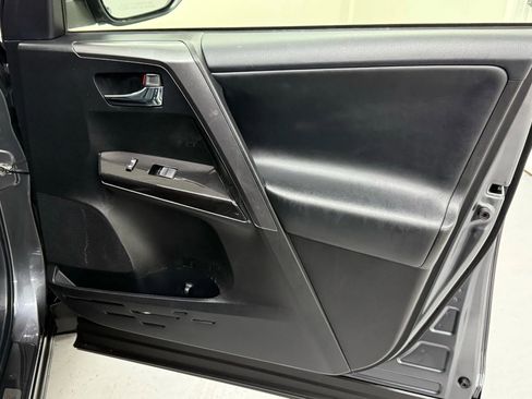 Used 2017 Toyota RAV4 SE image 29