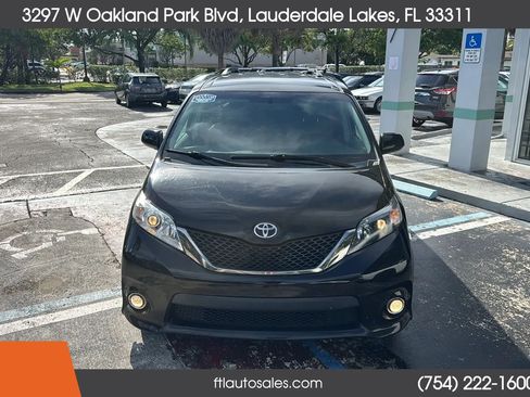 Used 2014 Toyota Sienna SE FWD image 4