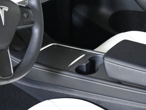 Used 2024 Tesla Model Y 2WD image 19