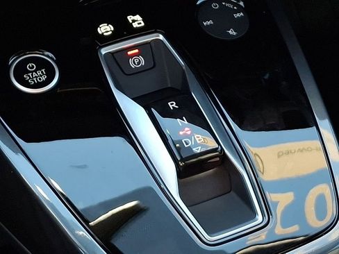 Certified 2025 Audi Q4 e-tron Premium Plus w/ Premium Plus image 21