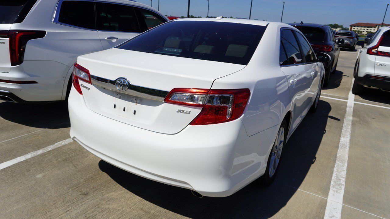 Used 2012 Toyota Camry XLE w/ Convenience Pkg FWD image 5